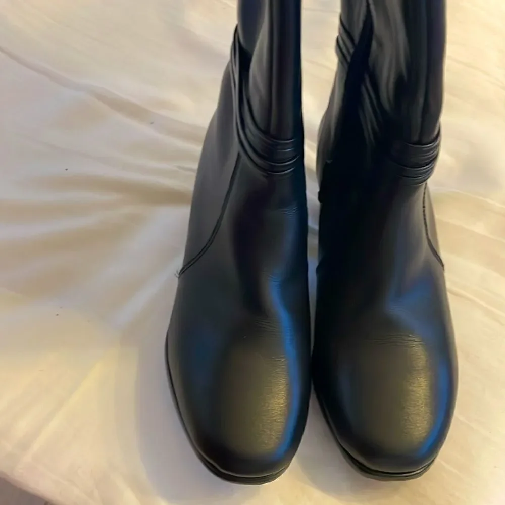 DAVID TATE LEATHER BOOTS.   NEW